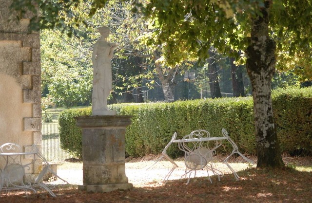 Renovated former stable, on a hill overlooking the countryside, close to the village.