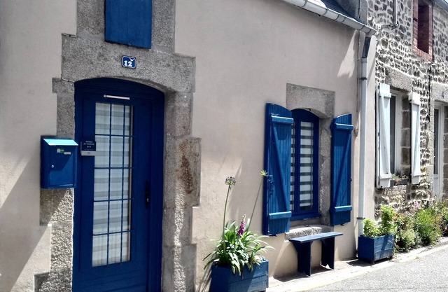 Renovated fisherman's house 100 meters from the port (* Furnished tourist accommodation)