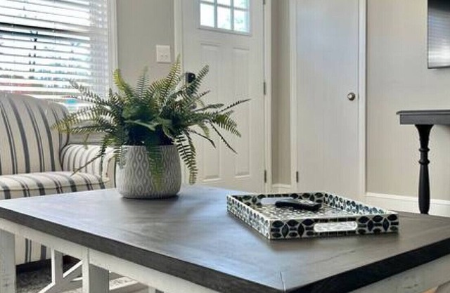 Renovated GEM near Uptown/Ovens/Stadiums