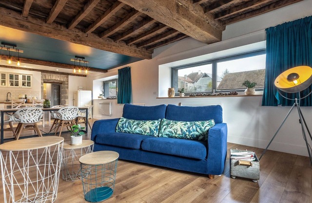 Renovated house by the Ognon with large garden and private beach