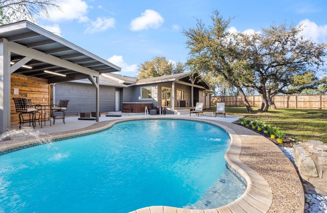 Renovated House: Pool, Hot Tub, Pets, Lake Nearby
