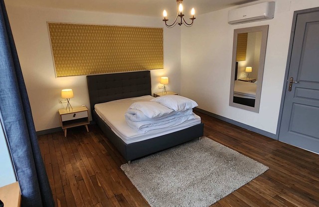Renovated House with 4 Private Suites