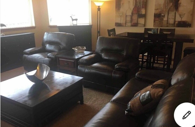 RENOVATED-HUGE 2bed/2bath CONDO IN SEATTLE