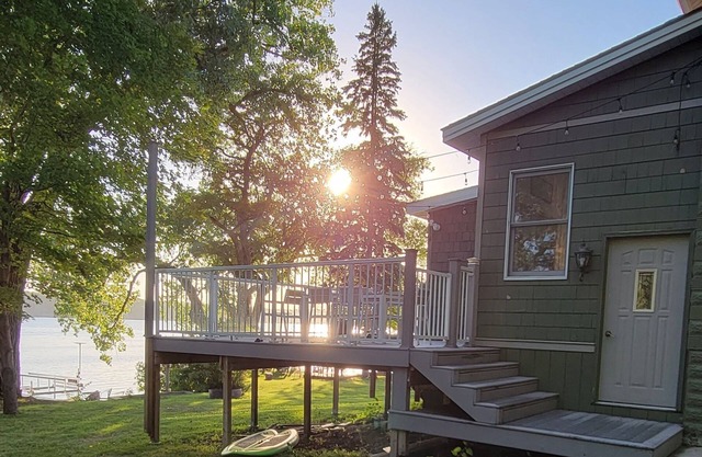 Renovated Lake Home Sunset Oasis close to downtown on Big Stone