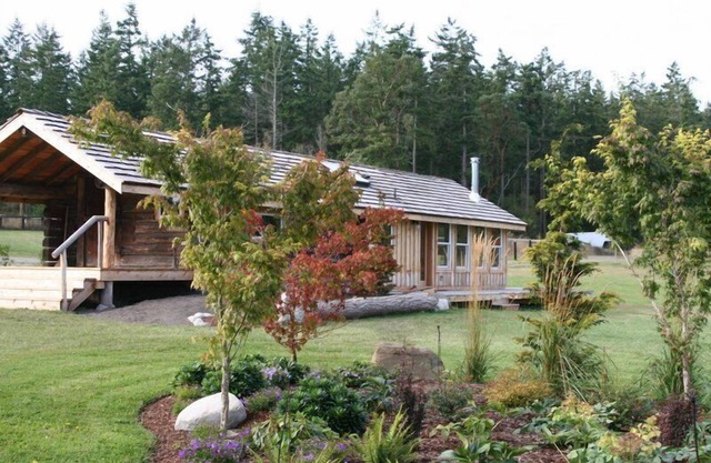 Renovated Log Cabin on Acreage, Sleeps up to 4