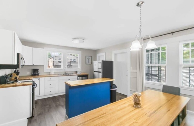 Renovated! Mins to BHM CrossPlex-Central Park Chic