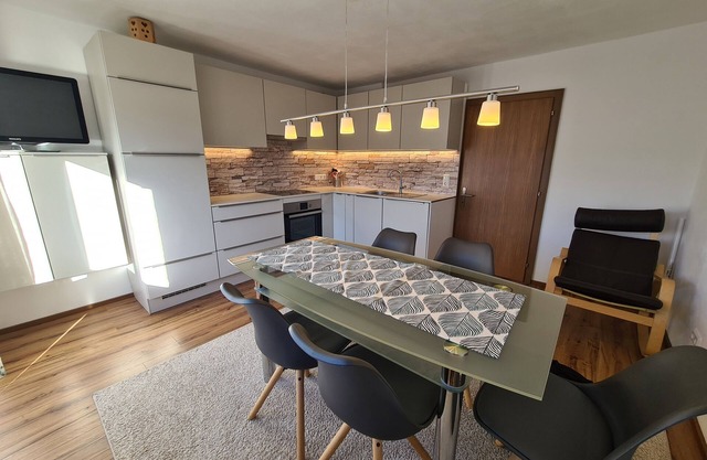 Renovated, modern and bright apartment in a quiet location for 2 to 5 people