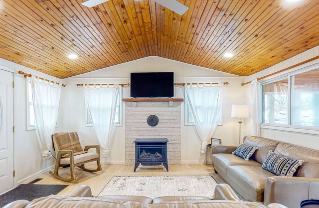 Renovated Retreat with Firepit and Dock Access