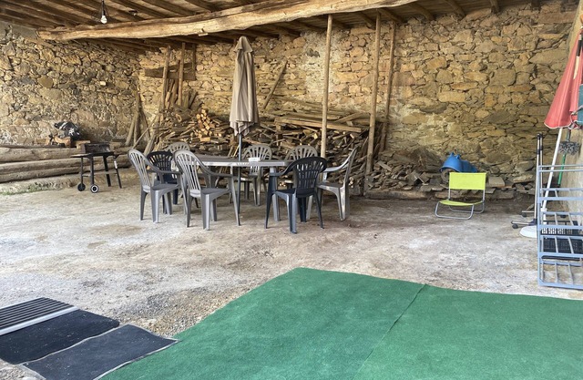 Renovated semi-detached cantaloupe cottage with all comforts, air conditioning