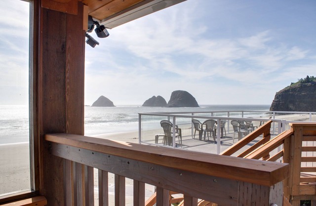 Renovated, Spacious, Dog-Friendly Oceanfront Condo w/Sprawling Views