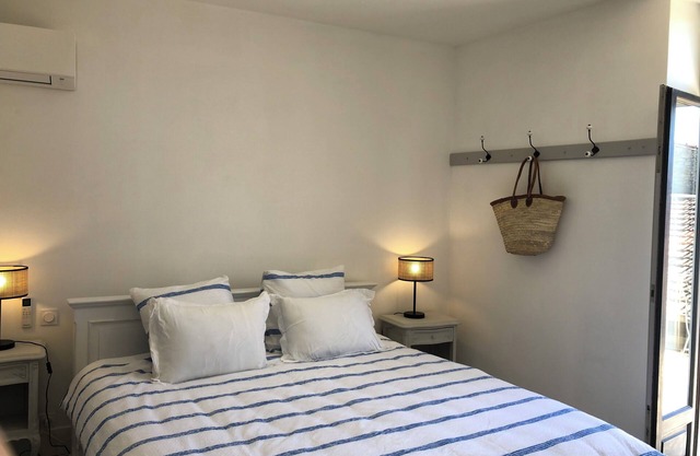 Renovated stone building - 4 luxury apts each on-suite in SW France wine village
