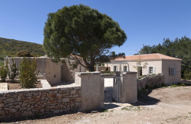Renovated Stone House At Aroniadika