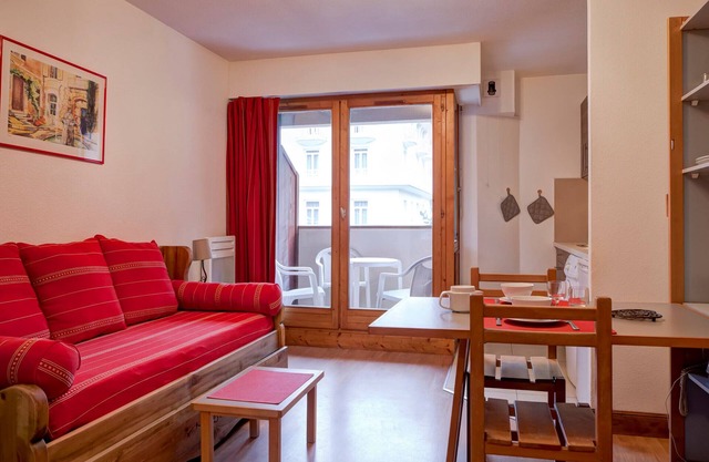 Renovated Studio for 4 with Balcony, Perfect Location in Brides-les-Bains