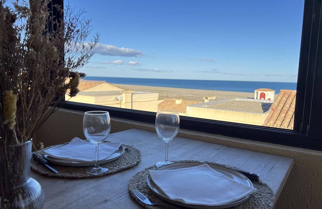 Renovated T3 Villa, 4 pax, sea front, AC, WiFi, Port Leucate