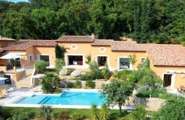 Rented villa in the gulf of Saint-Tropez to Grimaud village in provence