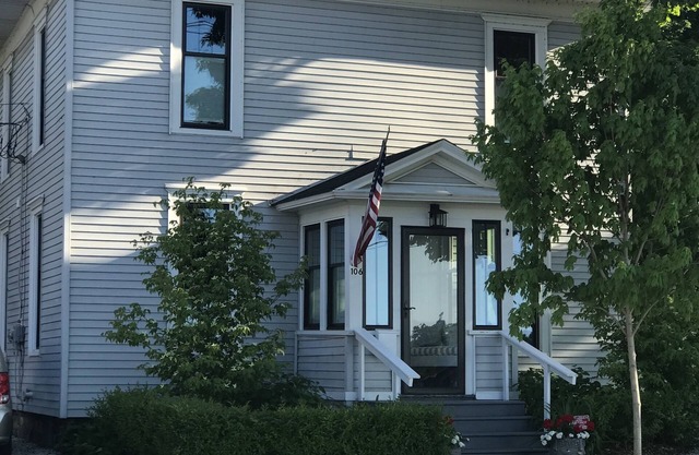 RENTING FOR SUMMER NOW. DOWNTOWN 1 BLOCK TO HARBOR