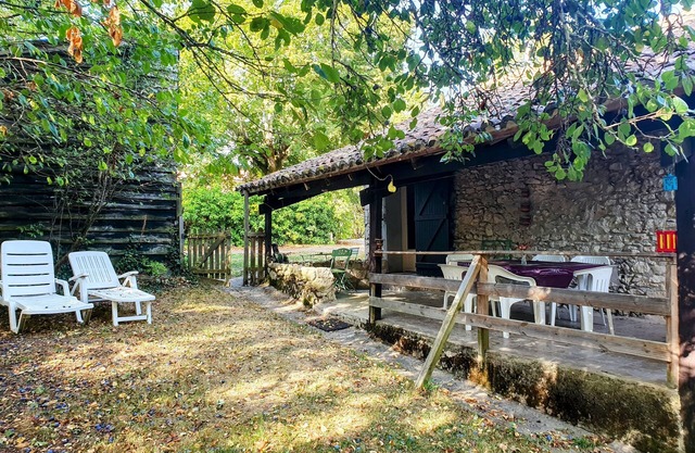 Repaire Familial Nature, Piscine, spa ~tournonzen