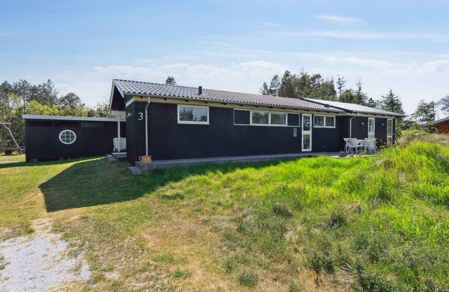 "Resi" - 400m from the sea by Interhome
