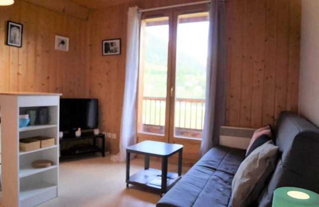 Residence Les Marmotes - Apartment near the slopes and ski school, ideal family of 4