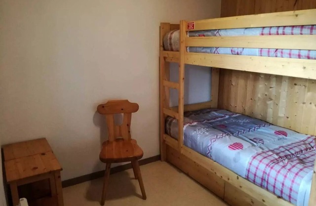 Residence Les Marmotes - Apartment in chalet near the slopes and ski school