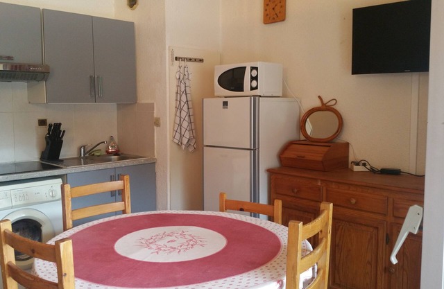 Residence Provençale Pool Parking WIFI 2 kms Sea Villeneuve Loubet 3 Rooms