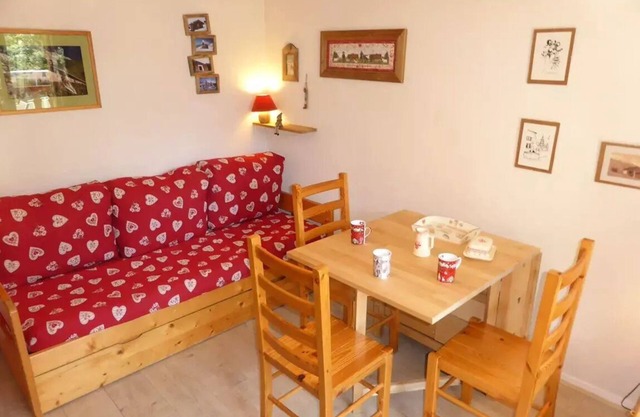 Residence Val Blanc 2 - Apartment 4 people, mountain spirit, village center, close to ski lifts