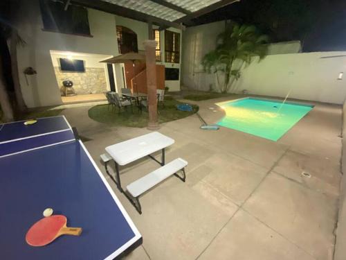 Residencia grande con alberca buena zona