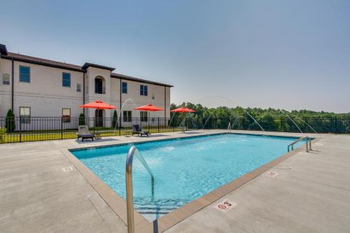 Resort Apartment in Loretto with Private Patio!