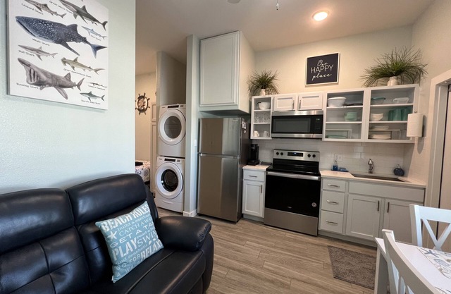Resort Condo - Modern 1st Floor Corner Unit - Early check-in, Late check-out!