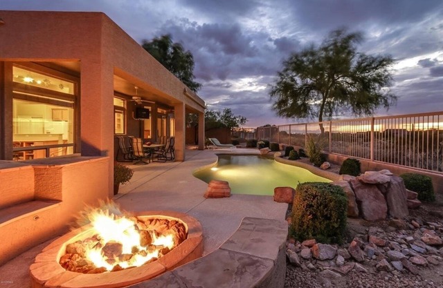 Resort home On golf course with heated pool/Jacuzzi, out door tv & City views
