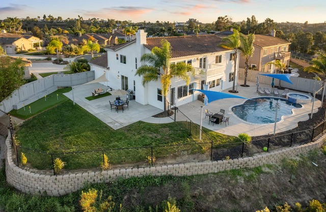 Resort-style Home with stunning views, pool, hot tub, putting green