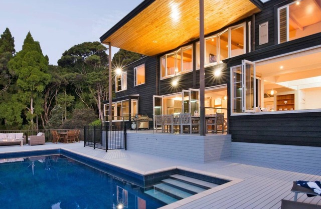 Resort-Style Paihia - with Heated Pool!