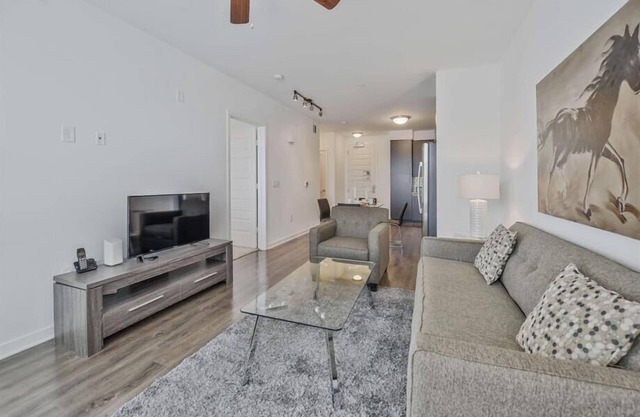 Resort-style Pool w. Poolside BBQs | Mission Valley