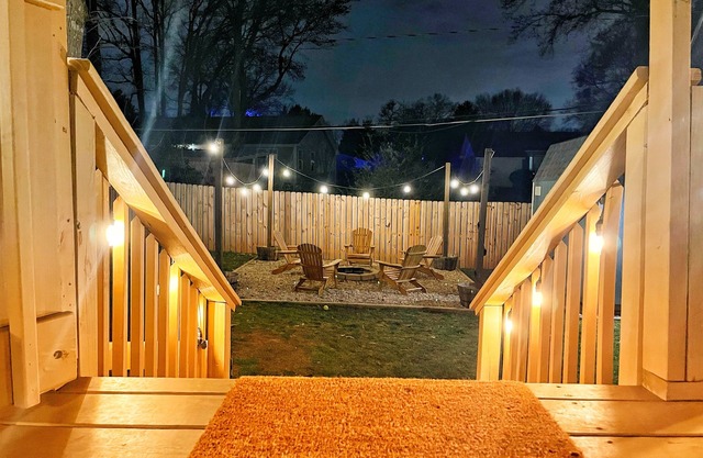 Restful home with game room and deck! 6 miles to city! (pet friendly)