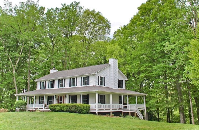 Restful Rustic Farmhouse on Lake Cumberland