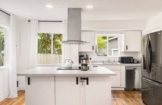 Restful Victory Heights Home | 15 min To Downtown | 10 min UW Medical Center