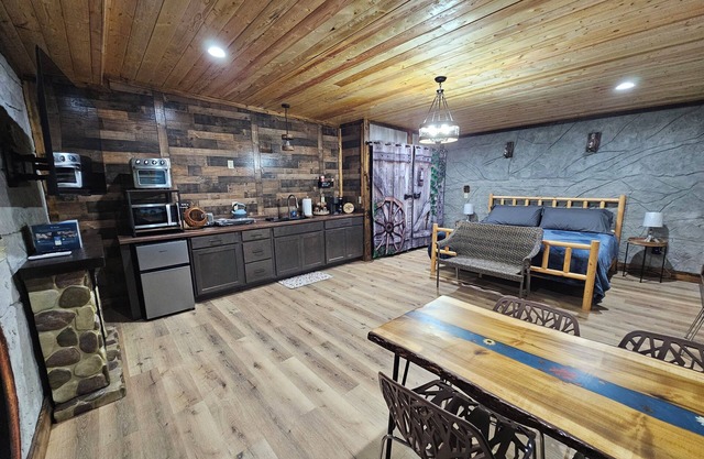 Restin' Holes Ky Bourbon Trail C -Sauna-HotTub-Gym-Playground-Waterfall-Themed