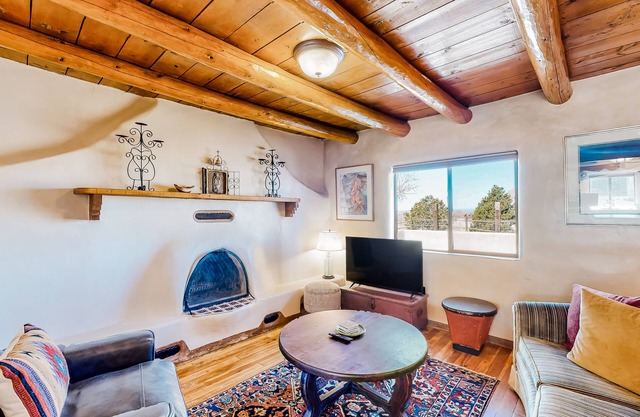 Restored 1938 adobe with mountain view & kiva fireplace - dog-friendly