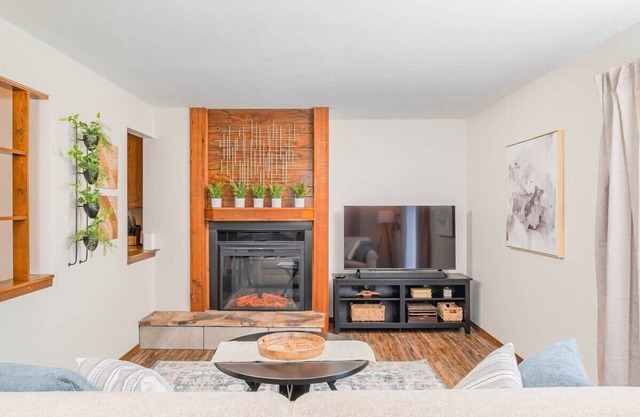 𝑅etreat 𝑜𝑛 𝑅𝑖𝑑𝑔𝑒𝑣𝑖𝑒𝑤 - 3 bedroom