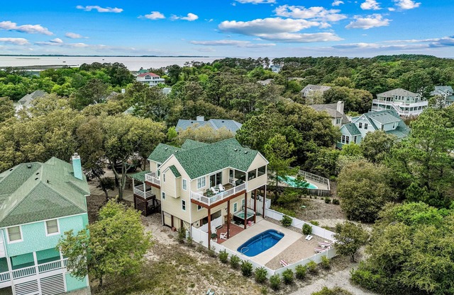 Retreat with private pool, hot tub-close to beach!