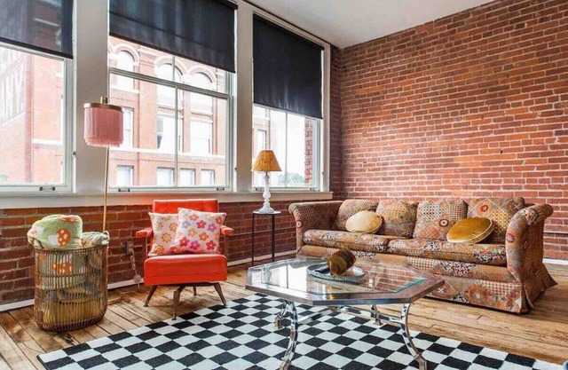 Retro Loft Spacious Street Car Access RiverMarket