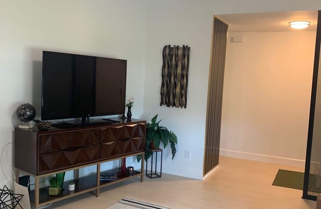 Retro Ranch Where Rockets Fly. Minutes to the Beaches.