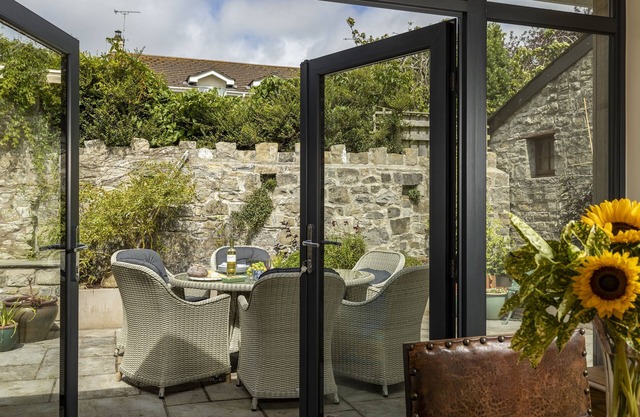 Rexton House is an attractive and spacious property enjoying a quiet location in the beautiful seasi