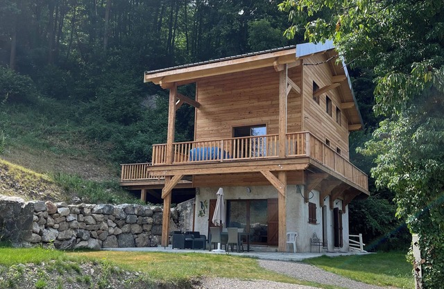 Rez de Chaussé de Chalet Avec Jardin, Calme et Proche du Village Pour 2 Adultes