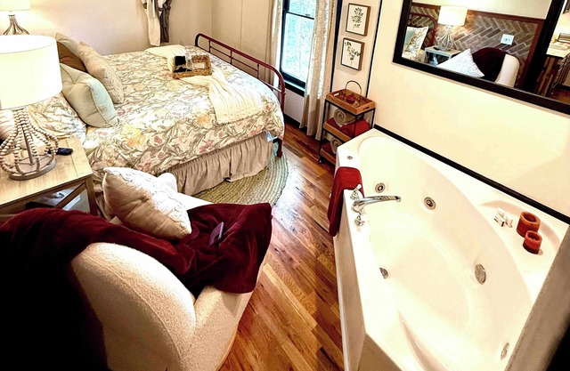 Ridgeway Bed & Brksfst Suite, Full Kitchen, Slps 4