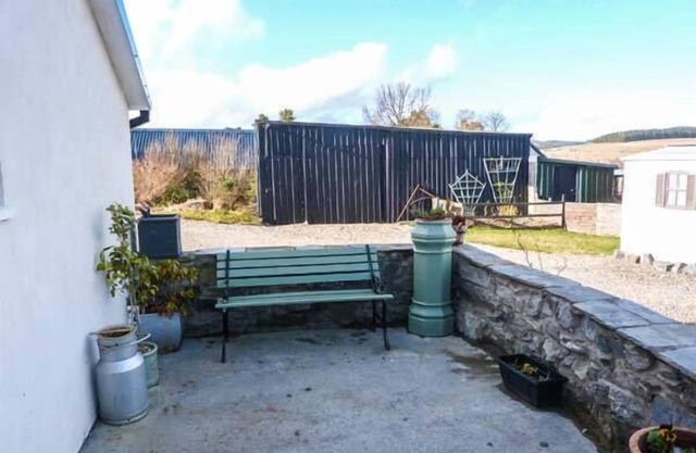 RIEMORE, pet friendly, character holiday cottage in Tomintoul