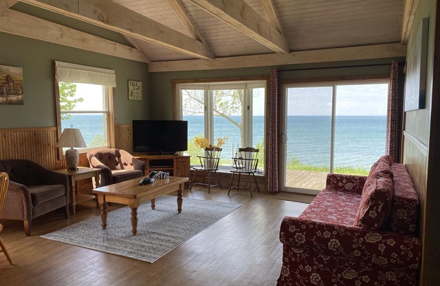 Riesling Cottage on the lake