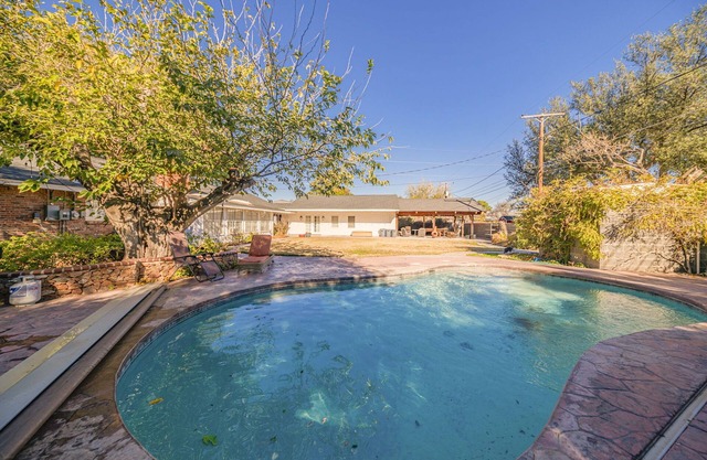Right At Home-Midland Clermont House w/Pool and Billiards