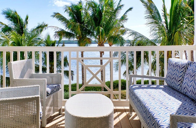 Right in the Middle of Florida Keys | Relaxing Private Beach & Outdoor Pools