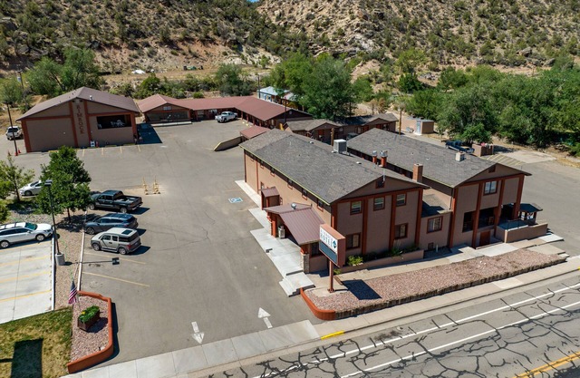 Rimrock Hotel